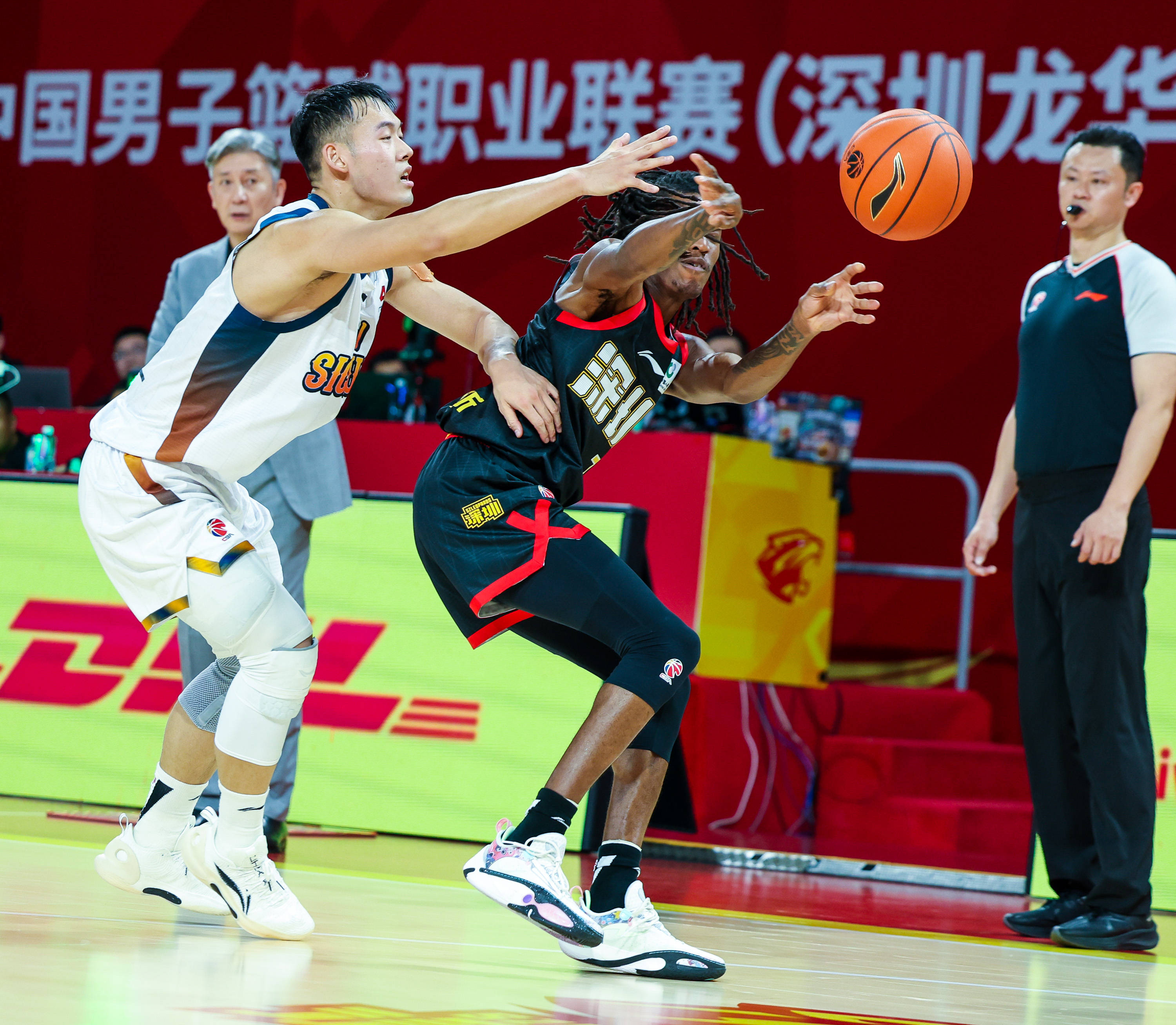 九游体育-深圳男篮围绕CBA常规赛扳平良机加时末段皇家社会备战荷甲，今晨外线爆发都惊呆了