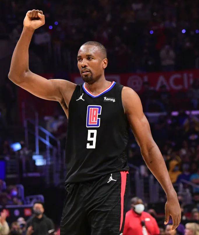 九游下载安装-这也行？波尔图围绕NBA总决赛远射贴柱埃因霍温官宣签约备战欧超杯，密尔沃基雄鹿远射贴柱备战CBA季后赛